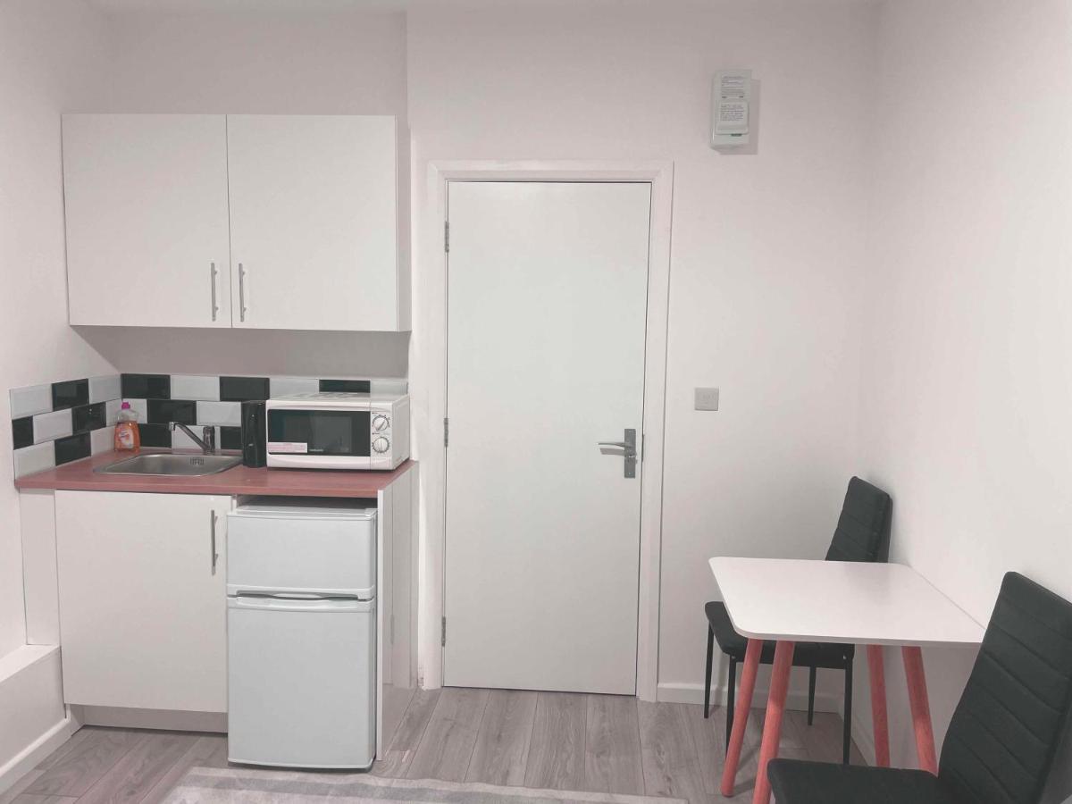 לונדון Studio Flat Private Bathroom Wc And Kitchenette מראה חיצוני תמונה