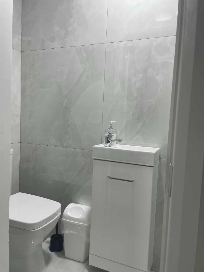 לונדון Studio Flat Private Bathroom Wc And Kitchenette מראה חיצוני תמונה